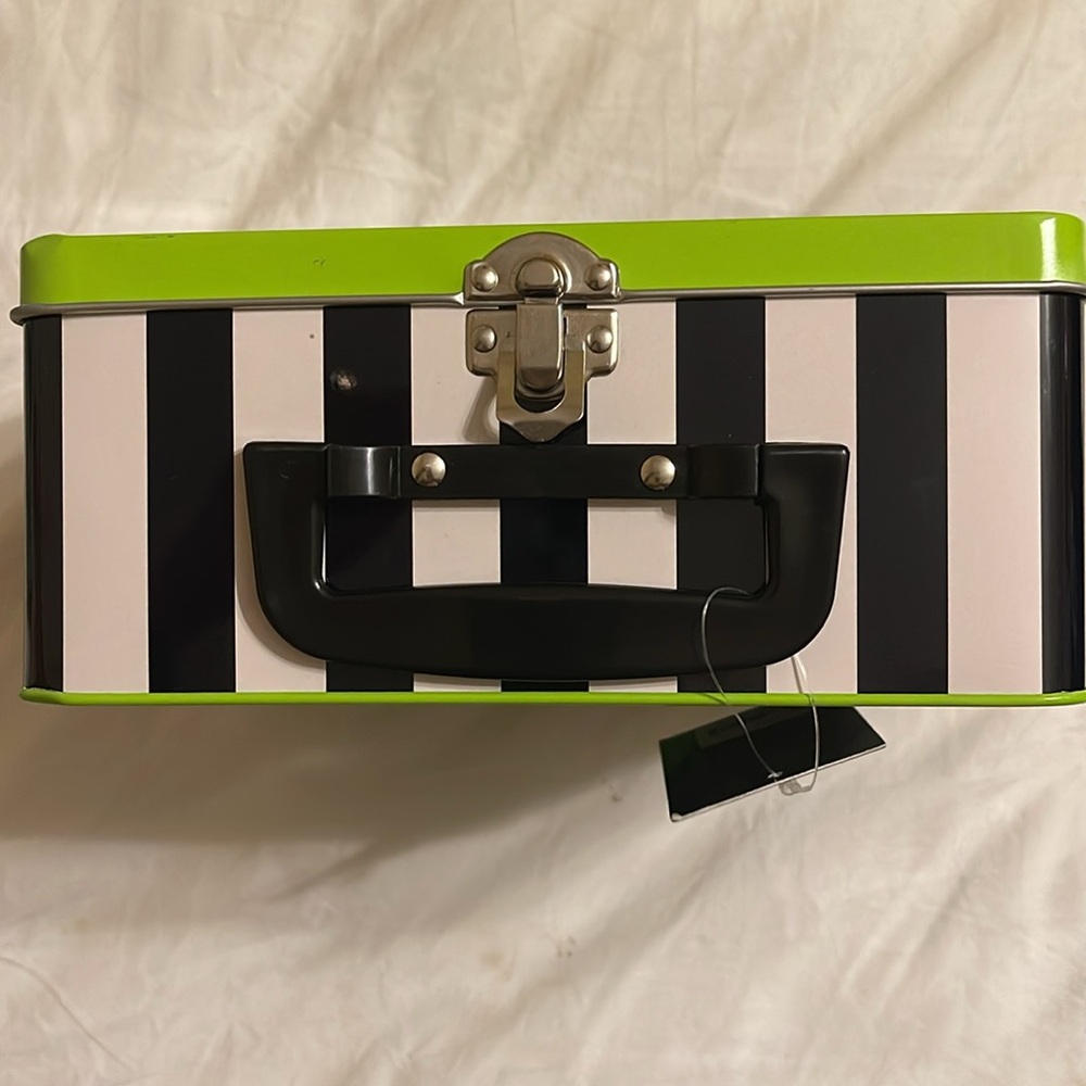 Beetlejuice Lunchbox Tin Metal Lunch Box Carry All Black White Stripe Betelgeuse - Picture 4 of 7